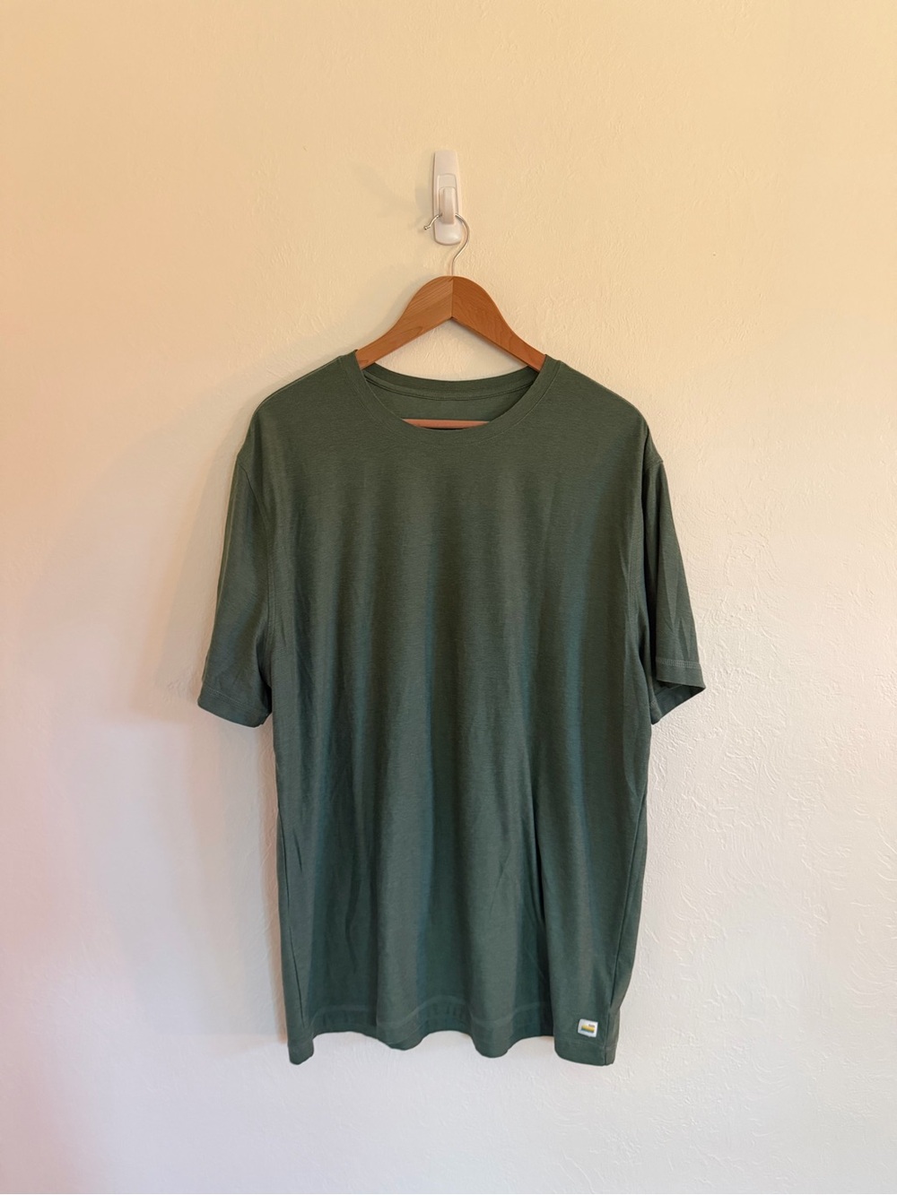 Vuori Short Sleeve Crew Tee in Green